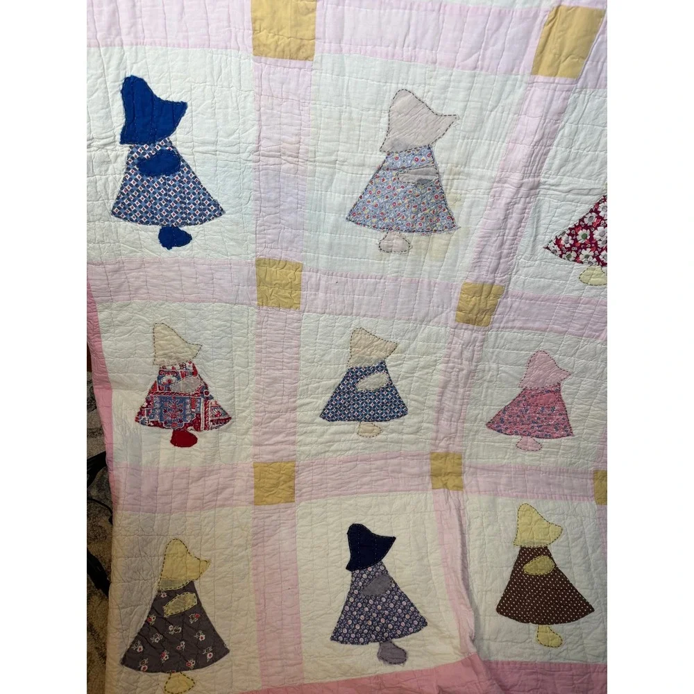 Vintage Handmade Sunbonnet Sue Applique Quilt Pink White Cotton Farmhouse 80x66